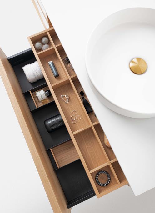 AIR Wood, Natural Oak ja Brushed Brass.
