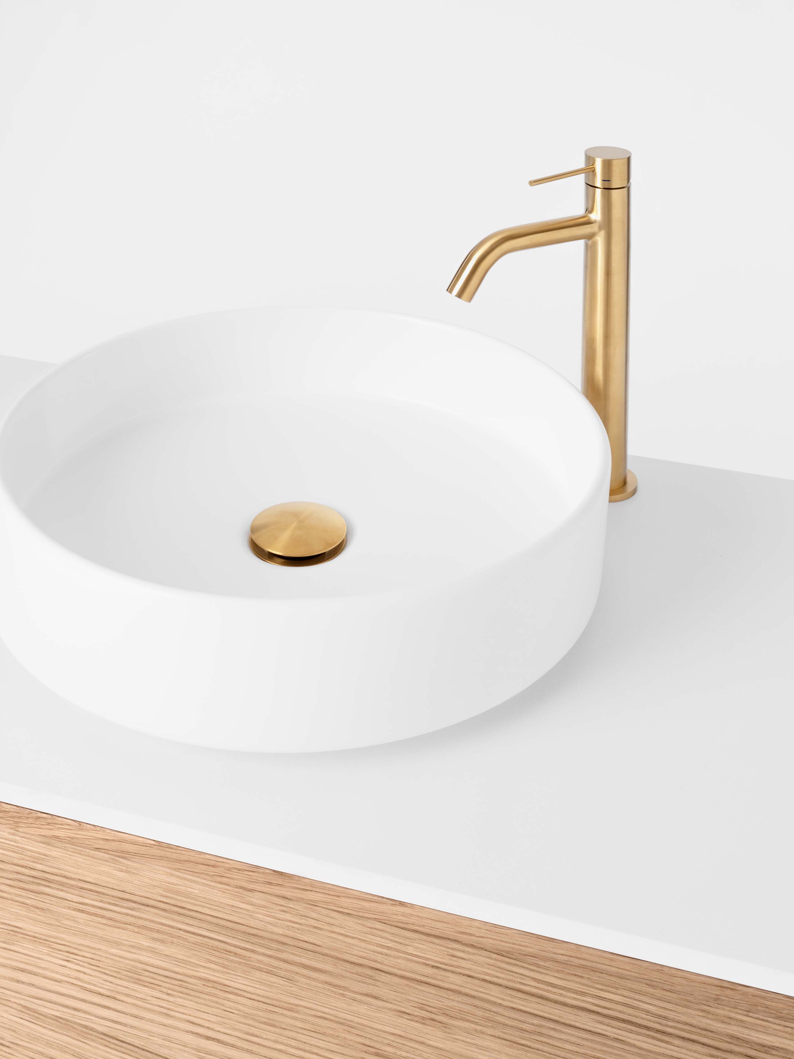 Pesuallashana Steel Voyage, Brushed Brass.