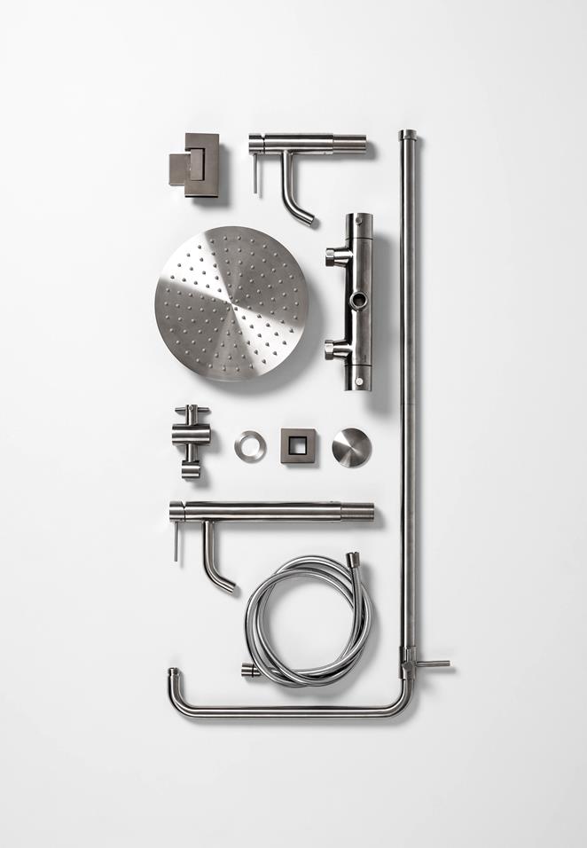 Brushed Stainless – klassinen viimeistely, joka henkii ajatonta muotoilua ja laadukkuutta.
