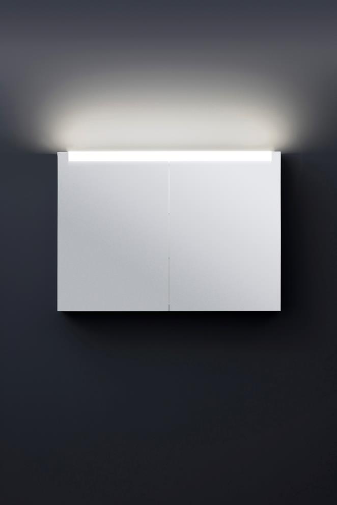 Peilikaappi STAGE LED-valaistuksella.