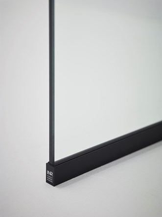 Mattamusta ARC Frame -kisko.
