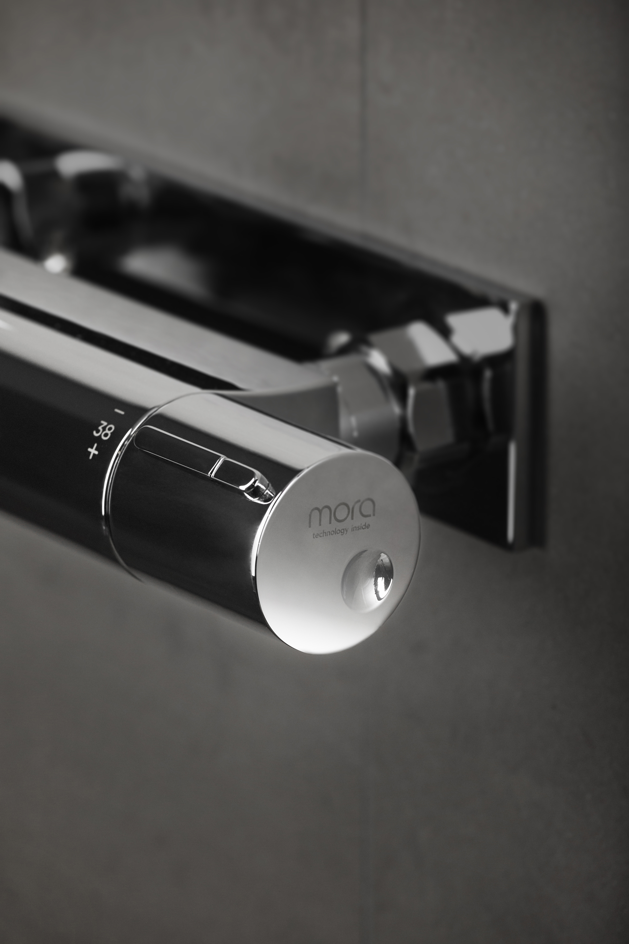 Safe Temp on ainutlaatuinen ominaisuus, joka takaa täysin tasaisen veden lämpötilan siitä huolimatta, että vedenpaine ja -lämpötilan vaihtelee putkistossa. Näin vältetään palovammat.
