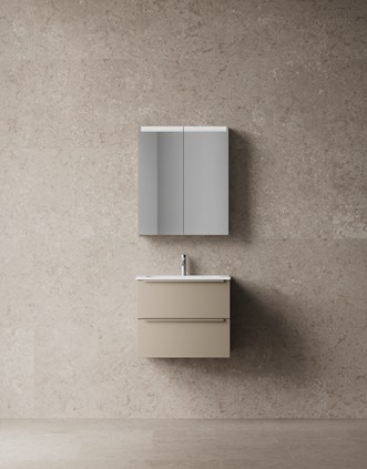 Core Avant 60 sävyssä Warm Clay, yhdistettynä Stage 60 -peilikaappiin ja Alvaret Clay 60x120 -laattaan.