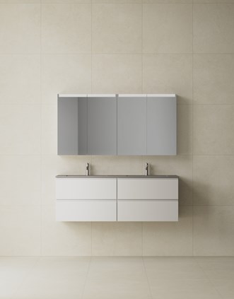 Core Grip 140D sävyssä Pure White, yhdistettynä Stenvide Linen 60x60 -laattaan.