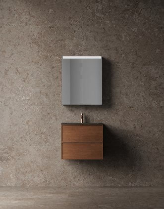 Core Nema 60 sävyssä Dark Oak, yhdistettynä Alvaret Earth 60x120 -laattaan.