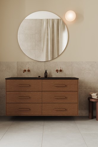 Terra Solid 140D sävyssä Dark Oak, Wave-pöytätasolla sävyssä Umber ja Loox 110 -peilillä. Stenvide Hay 60x60.