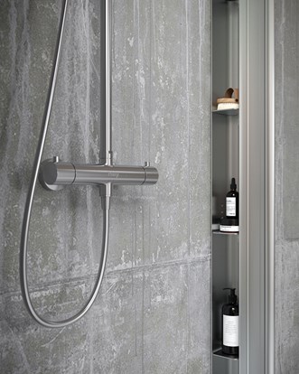 Pile säilytysjärjestelmällä sävyssä Matte Brushed.