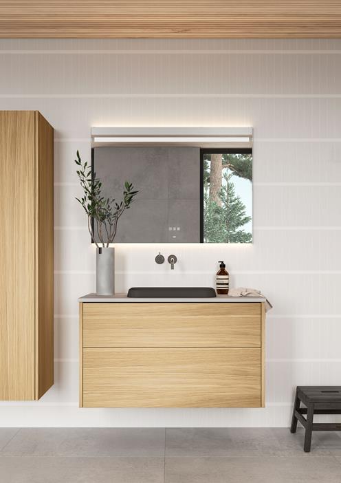Grand Solid 100 i Natural Oak,  Level altaalla ja Raw Concrete pöytätasolla. Peili Touch 100.