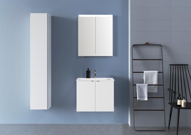 Kaluste VISKAN PRO Solid 60, väri Premium White, vedin THIN. Pesuallas mattavalkoista kivikomposiittia. Pesuallashana CASUAL, kromi. Peilikaappi STAGE 60.
