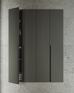 Högskåp som byggts in i väggen.