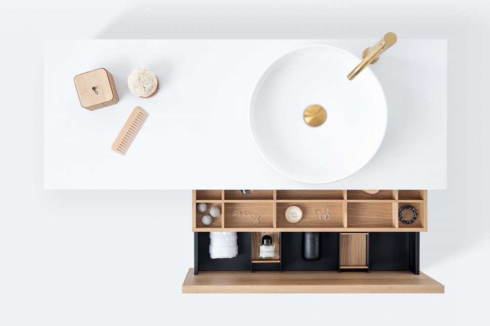 Air Wood 120 C, Natural Oak ja pesuallashana Steel Voyage, Brushed Brass.