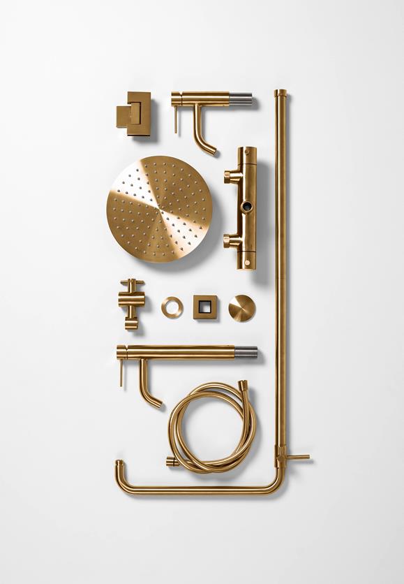Brushed Brass – hehkuvan lämmin viimeistely, joka luo kylpyhuoneeseen lämmintä ja eloisaa tunnelmaa.
