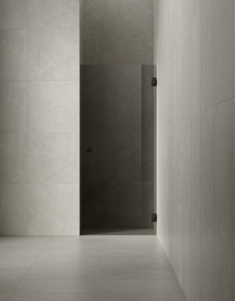 Arc 2 Original Matte Black, yhdistettynä Stenvide Fog 60x60 -laattaan.