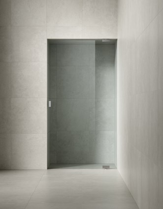 Epic 2 XL Clear lasilla, yhdistettynä Stenvide Fog 60x60 -laattaan.